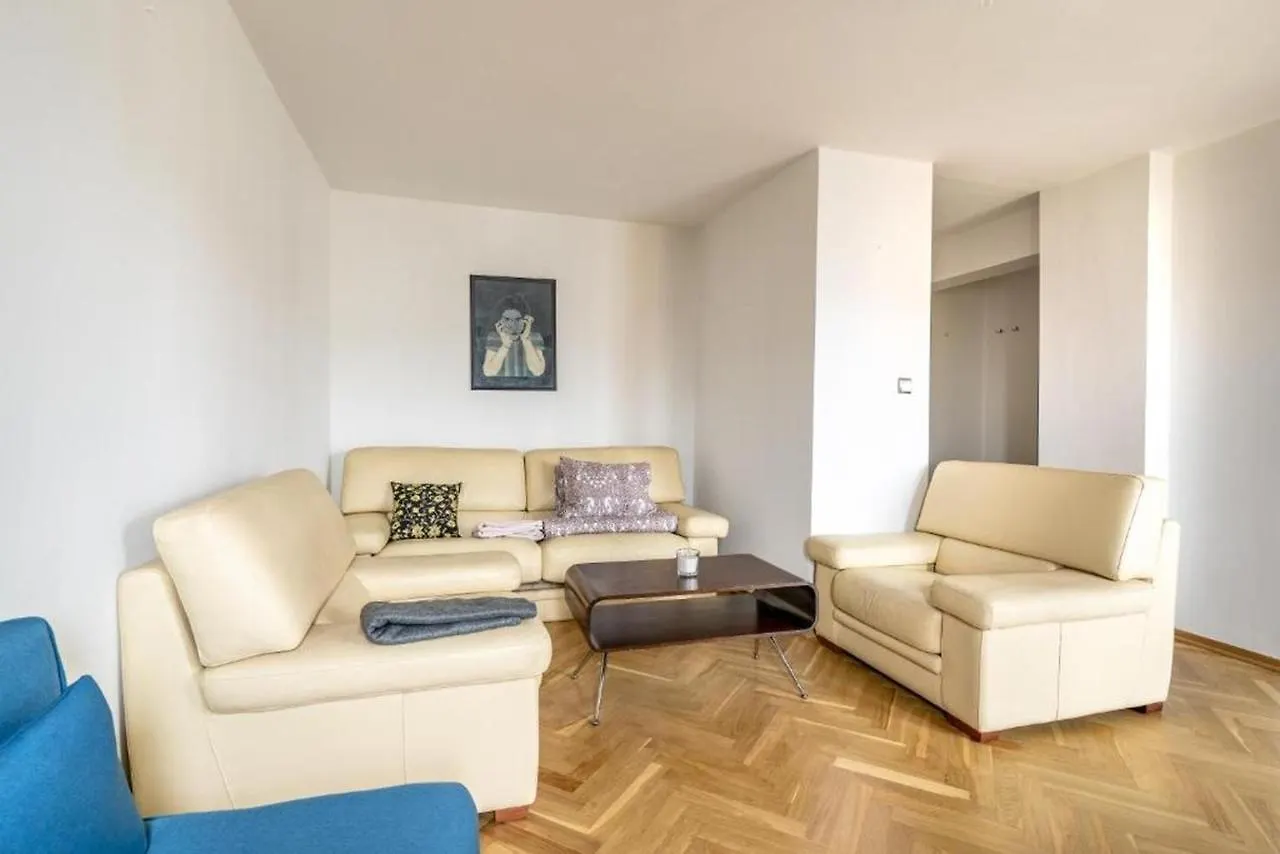 Golden Apartments - City Center - Twar44 location